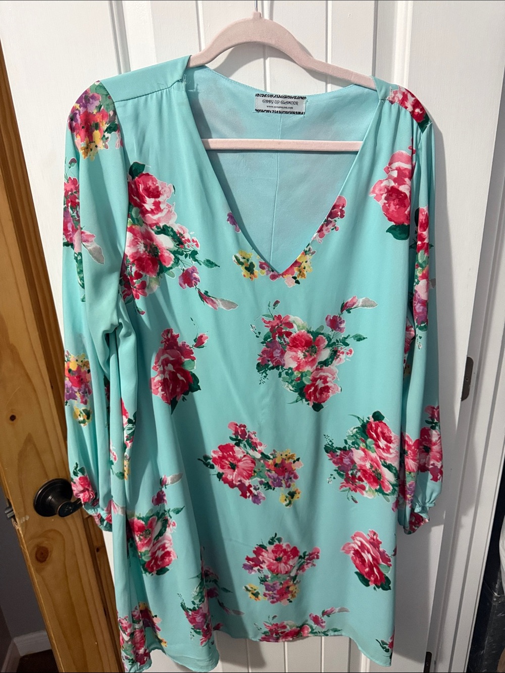 V-Neck Floral Tunic Dress in Aqua with Pink Floral Print. No size tag, 2X